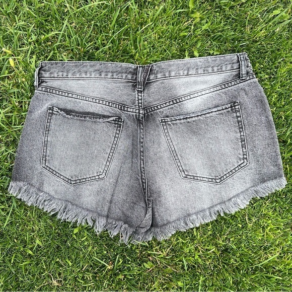 We The Free Loving Good Vibrations Distressed Frayed Shorts Size 29 Washed Black - Picture 3 of 12